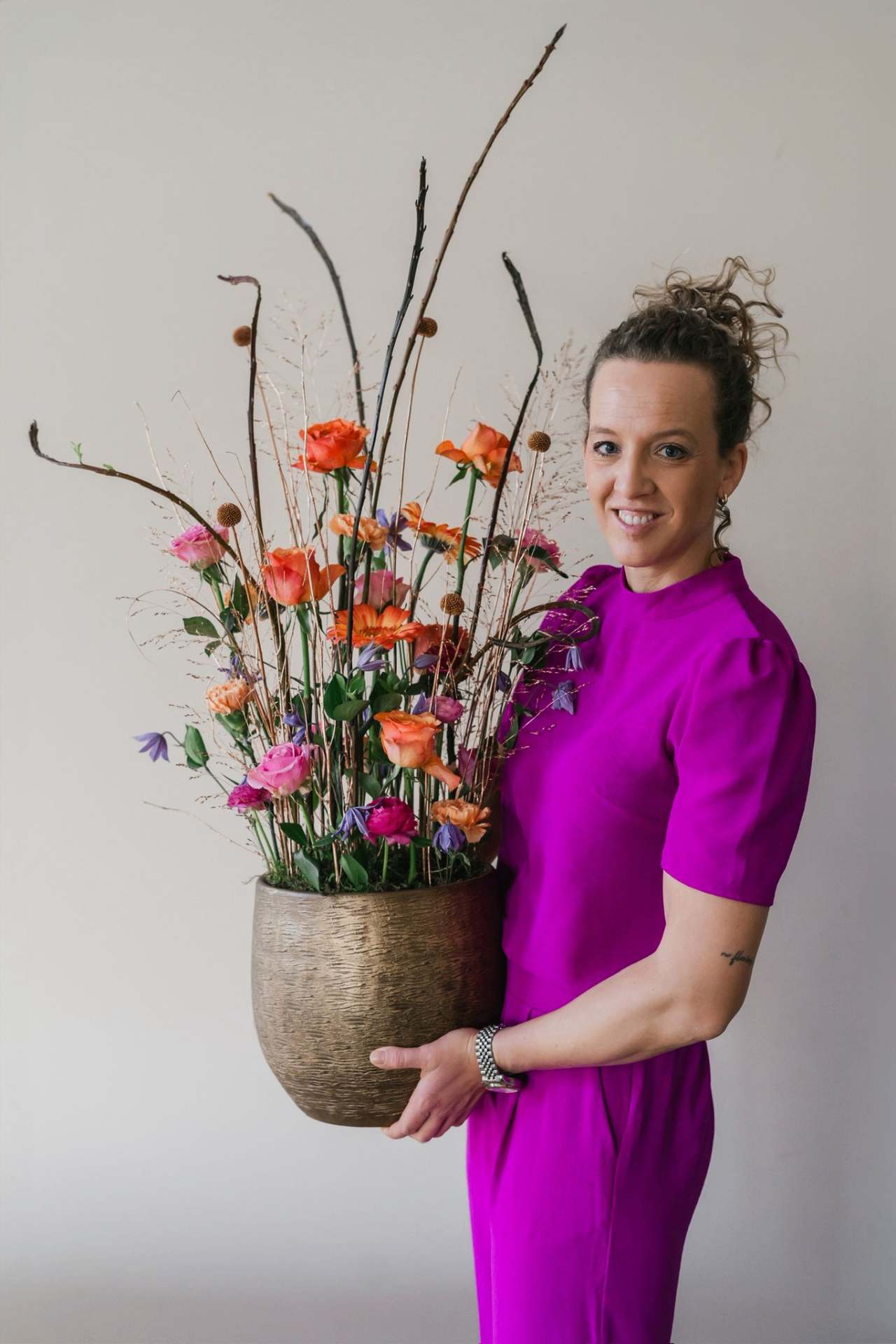 Linda met een maatwerk bloemstuk